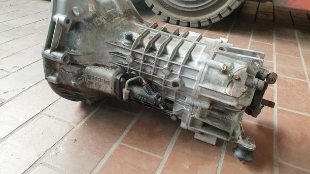 Foto: SCHALTGETRIEBE 5-GANG eines BMW 316i touring