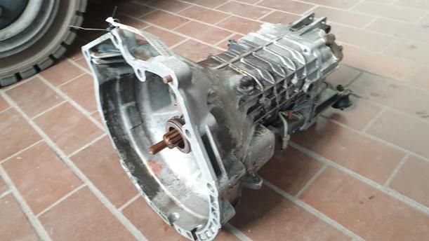 Foto: SCHALTGETRIEBE 5-GANG eines BMW 316i touring