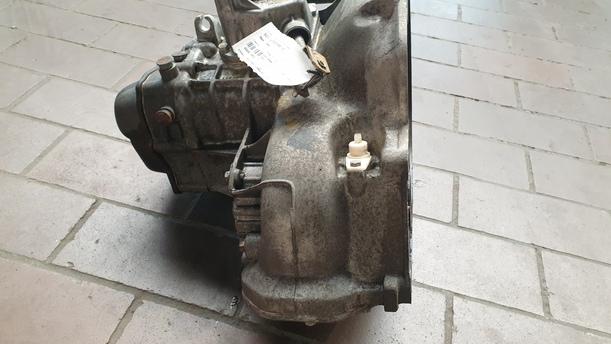 Foto: SCHALTGETRIEBE5-GANG eines Opel Combo 1.7