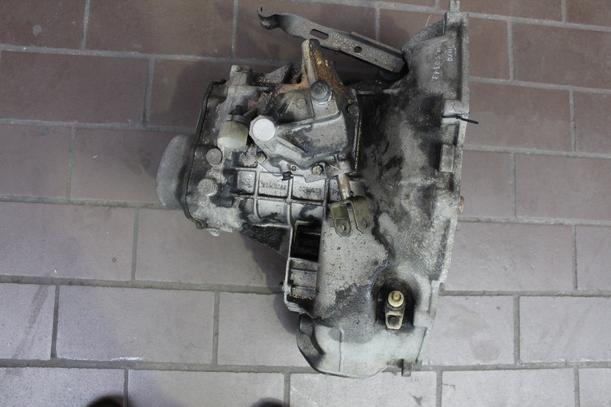 Foto: SCHALTGETRIEBE 5 GANG F15 eines Opel Tigra 1.6i 16V