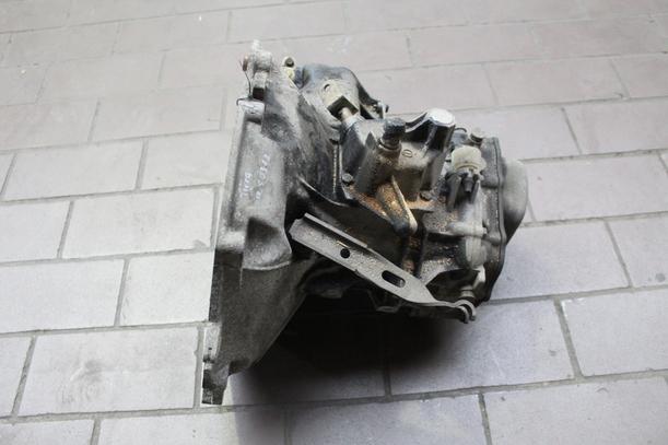 Foto: SCHALTGETRIEBE 5 GANG F15 eines Opel Tigra 1.6i 16V