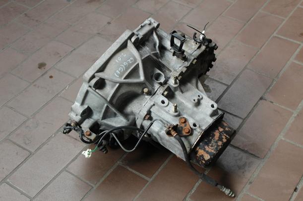 Foto: SCHALTGETRIEBE 5-GANG eines Mazda 626 2.0i GLX