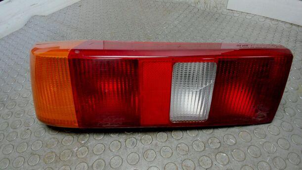 Foto: HECKLEUCHTE / RÜCKLICHT LINKS ( STUFENHECK ) eines Ford Sierra CLX (LX)