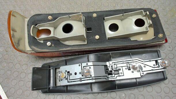 Foto: HECKLEUCHTE / RÜCKLICHT LINKS ( STUFENHECK ) eines Ford Sierra CLX (LX)