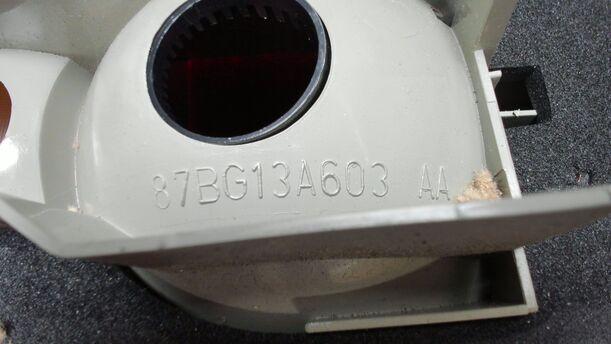 Foto: HECKLEUCHTE / RÜCKLICHT LINKS ( STUFENHECK ) eines Ford Sierra CLX (LX)
