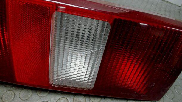 Foto: HECKLEUCHTE / RÜCKLICHT LINKS ( STUFENHECK ) eines Ford Sierra CLX (LX)