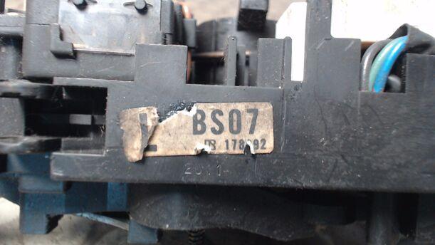 Foto: BLINKERSCHALTER / KOMBISCHALTER eines Mazda 323 1.4i LX