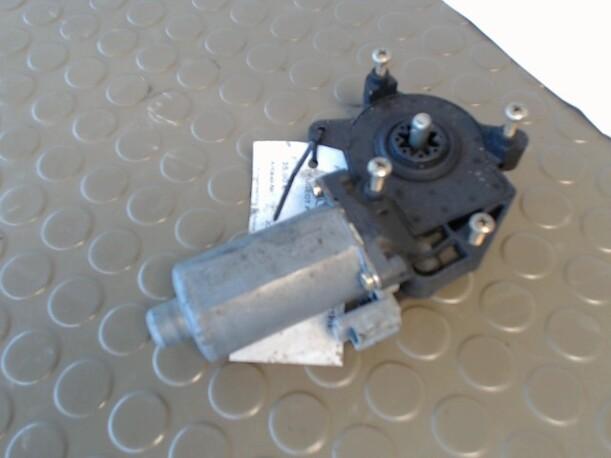 Foto: FENSTERHEBERMOTOR VL eines Peugeot Partner HDi 90 Combispace