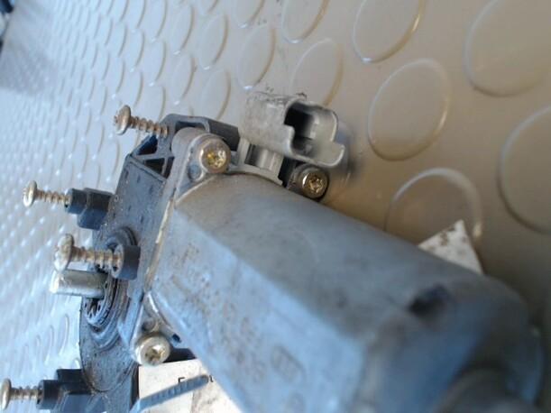 Foto: FENSTERHEBERMOTOR VL eines Peugeot Partner HDi 90 Combispace