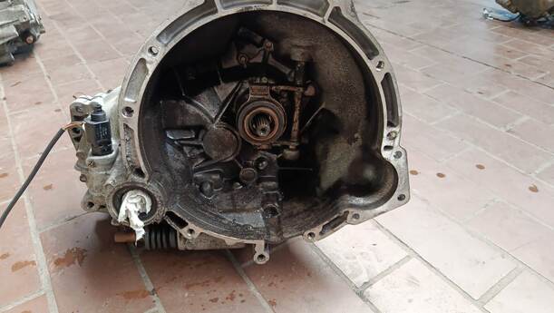 Foto: SCHALTGETRIEBE 5-GANG (84000km) eines Ford Escort Turnier Flair