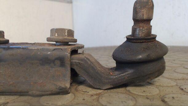 Foto: QUERLENKER VORN RECHTS eines Opel Corsa Special