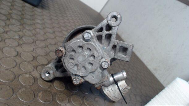 Foto: LENKGETRIEBEPUMPE eines Honda Civic 1.4i