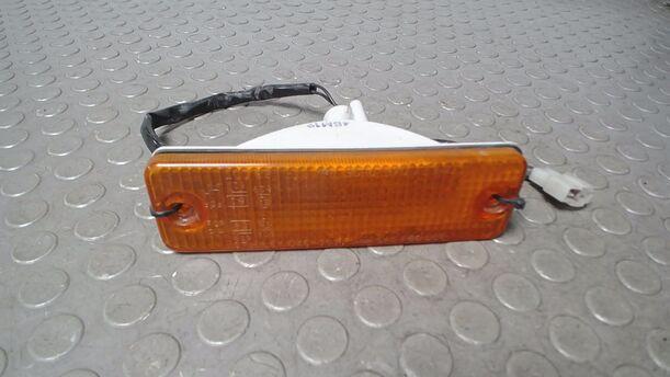 Foto: BLINKER LINKS eines Mazda 323 Kombi GLX