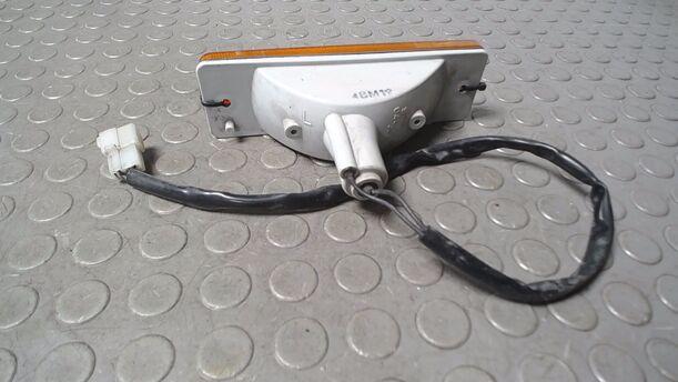 Foto: BLINKER LINKS eines Mazda 323 Kombi GLX