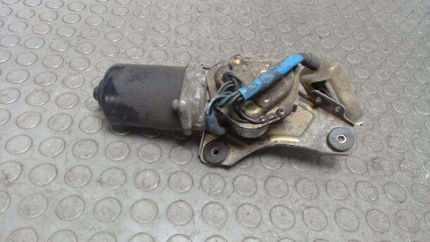 Foto: SCHEIBENWISCHERMOTOR VORN eines Subaru Legacy 2.0 4WD LX