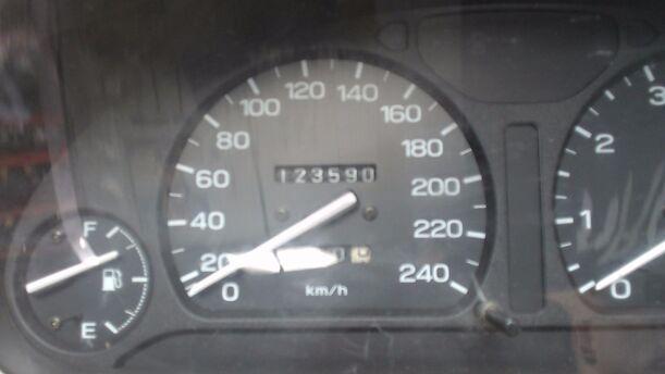 Foto: TACHOEINHEIT eines Subaru Legacy 2.0 4WD LX