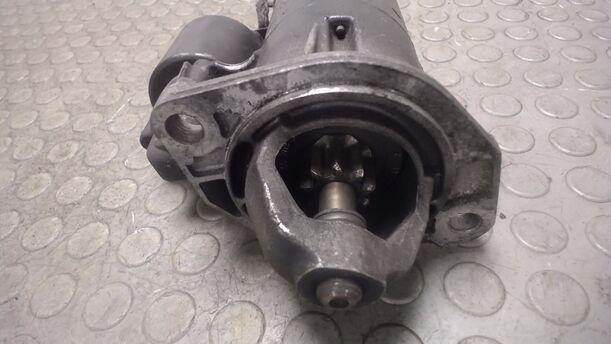 Foto: ANLASSER / STARTER BOSCH eines Ford Scorpio V6 CL