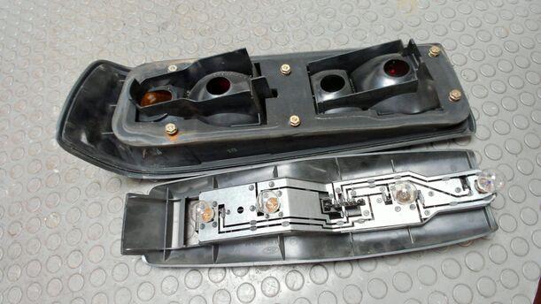 Foto: HECKLEUCHTE / RÜCKLICHT RECHTS ( SCHRÄGHECK ) eines Ford Sierra Turbo D CLX
