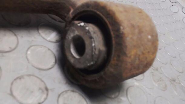 Foto: QUERLENKER VORN LINKS eines VW Transporter T4 70B 1F2