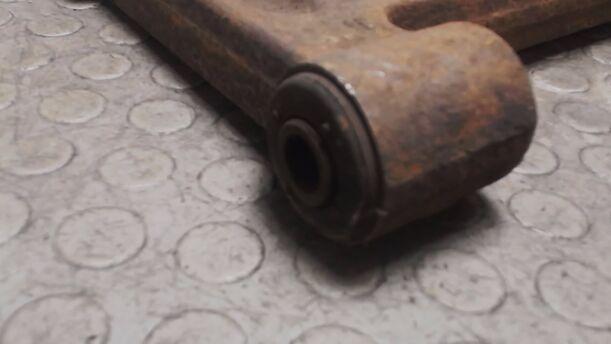 Foto: QUERLENKER VORN LINKS eines VW Transporter T4 70B 1F2