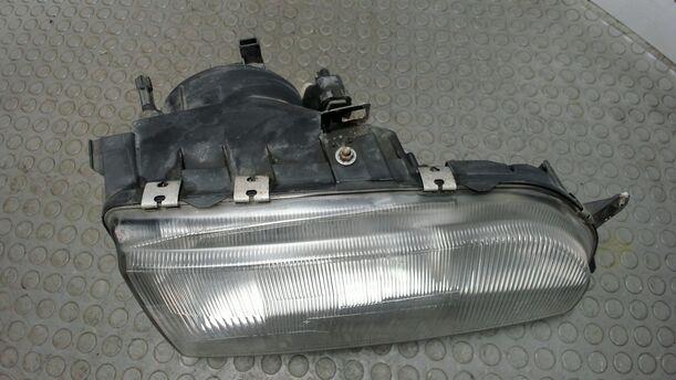 Foto: SCHEINWERFER RECHTS ( LWR / OHNE ZUSATZLEUCHTE ) eines Ford Sierra CLX (LX)