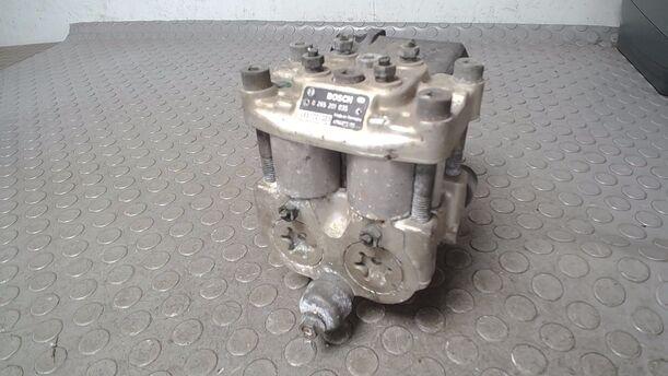 Foto: HAUPTBREMSAGGREGAT ABS eines Nissan Primera 1.6 SLX