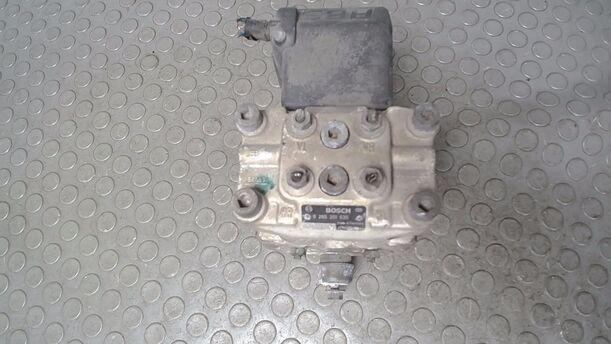 Foto: HAUPTBREMSAGGREGAT ABS eines Nissan Primera 1.6 SLX