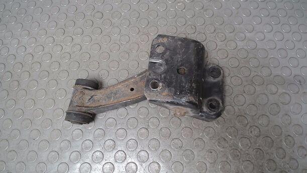 Foto: QUERLENKER VORN LINKS OBEN eines Nissan Primera 1.6 SLX