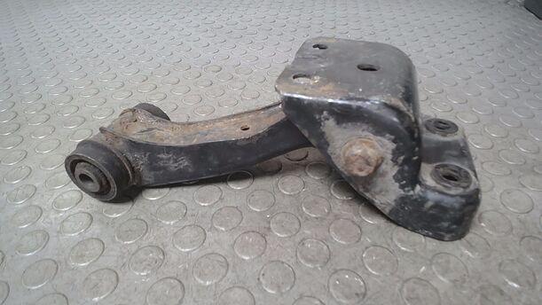 Foto: QUERLENKER VORN LINKS OBEN eines Nissan Primera 1.6 SLX
