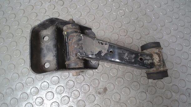 Foto: QUERLENKER VORN LINKS OBEN eines Nissan Primera 1.6 SLX