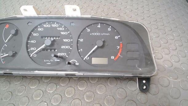 Foto: TACHOEINHEIT eines Nissan Primera 1.6 SLX