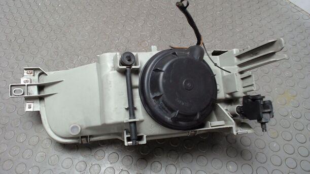 Foto: SCHEINWERFER LINKS eines Renault R 21 TXE