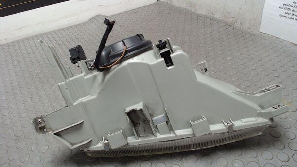 Foto: SCHEINWERFER LINKS eines Renault R 21 TXE