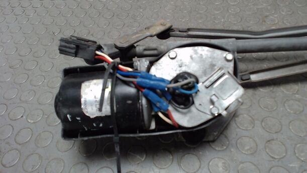 Foto: SCHEIBENWISCHERMOTOR VORN eines Renault R 21 TXE