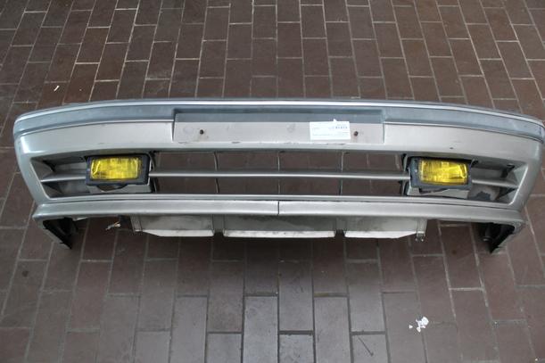 Foto: STOßFÄNGER / STOßSTANGE VORNE eines Renault R 21 TXE