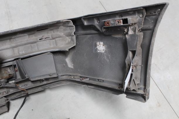 Foto: STOßFÄNGER / STOßSTANGE VORNE eines Renault R 21 TXE