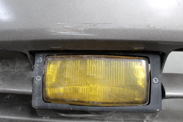 Foto: STOßFÄNGER / STOßSTANGE VORNE eines Renault R 21 TXE