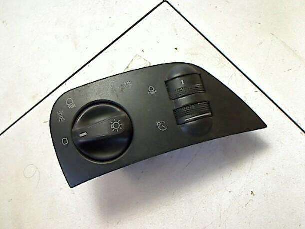 Foto: LICHTSCHALTER eines Seat Arosa 1.0 Select