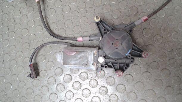 Foto: FENSTERHEBER HINTEN LINKS eines Nissan Primera 2.0 SLX