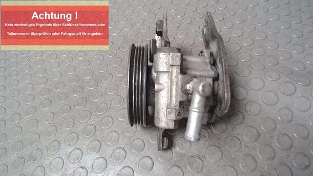 Foto: LENKGETRIEBEPUMPE eines Nissan Primera 2.0 SLX
