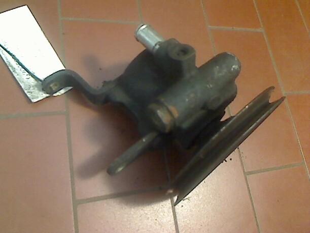 Foto: LENKGETRIEBEPUMPE eines Opel Kadett E Caravan LS