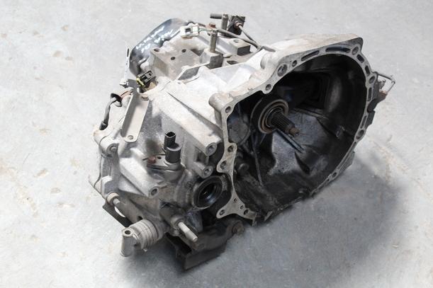 Foto: SCHALTGETRIEBE 5-GANG eines Mazda 626 2.0i GLX