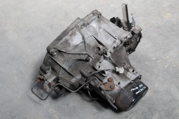 Foto: SCHALTGETRIEBE 5-GANG eines Mazda 626 2.0i GLX
