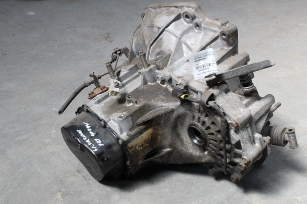 Foto: SCHALTGETRIEBE 5-GANG eines Mazda 626 2.0i GLX