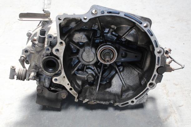 Foto: SCHALTGETRIEBE 5-GANG eines Mazda 626 2.0i GLX
