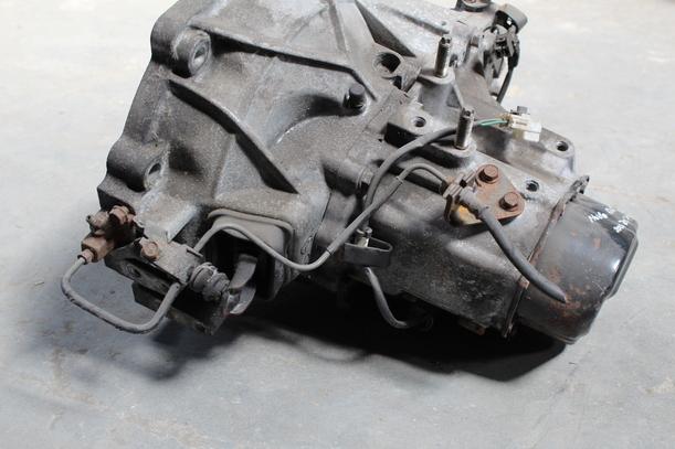 Foto: SCHALTGETRIEBE 5-GANG eines Mazda 626 2.0i GLX