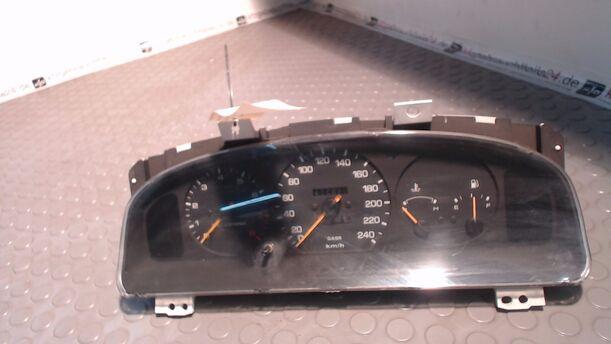 Foto: TACHOEINHEIT eines Mazda 626 2.0i GLX