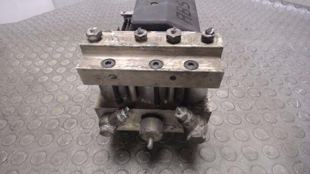 Foto: ABS-BREMSAGGREGAT BOSCH eines Lancia Delta 1.6 i.e.