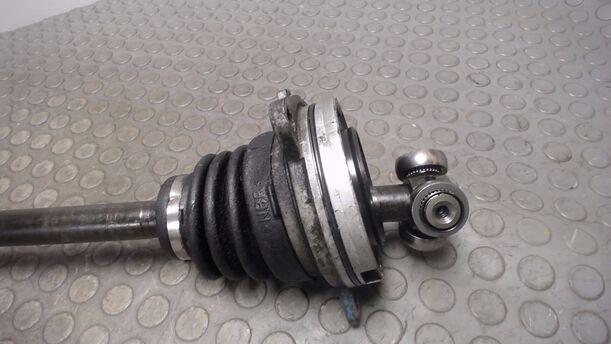 Foto: ANTRIEBSWELLE LINKS eines Lancia Delta 1.6 i.e.