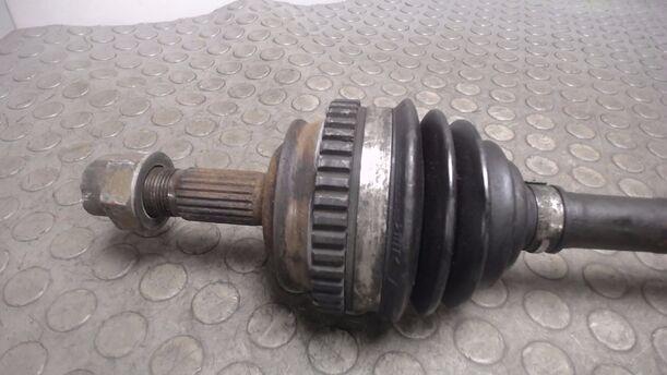 Foto: ANTRIEBSWELLE LINKS eines Lancia Delta 1.6 i.e.